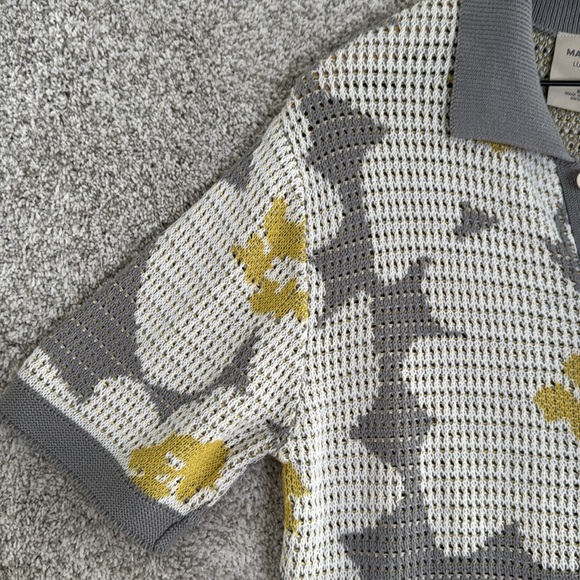 Massive Luxury Edition Crochet Knitted Button Down Vacation‎ Travel Size Medium - Picture 2 of 9